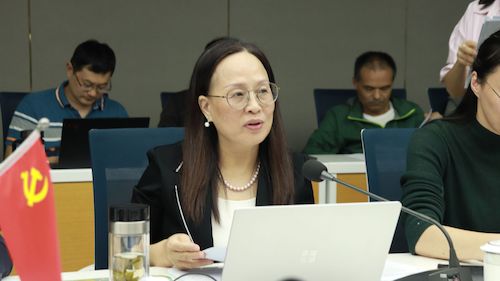 周春儿做学校绩效工资改革精神传达、文件解读和博彩公司排名
绩效工资相关文件意见征求